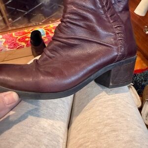 Bueno Burgundy Heeled Boots